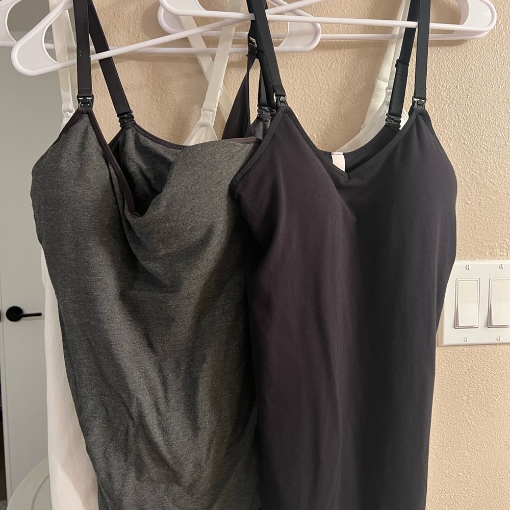 Lot of 4 nursing Tanks